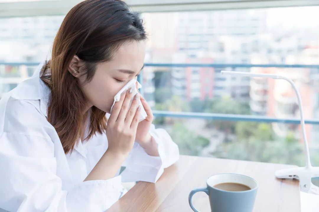 感冒了是硬扛還是馬上吃藥?關鍵得看這2點!_健康必讀_健康之路