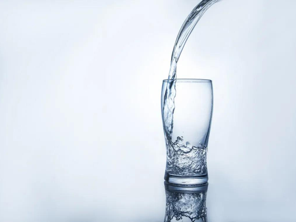 每天该喝多少水？喝什么水最好？这份「喝水」清单，建议收藏